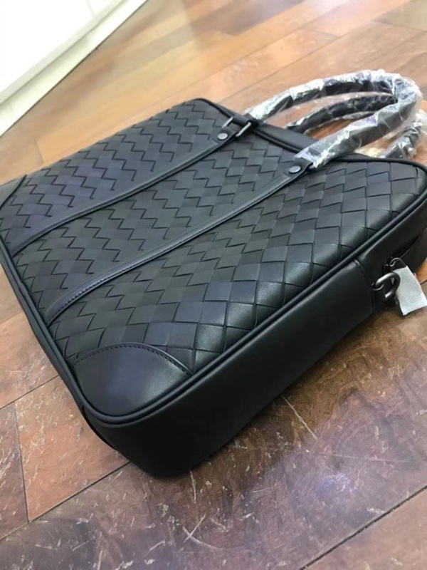 ボッテガヴェネタバッグ背面デザイン